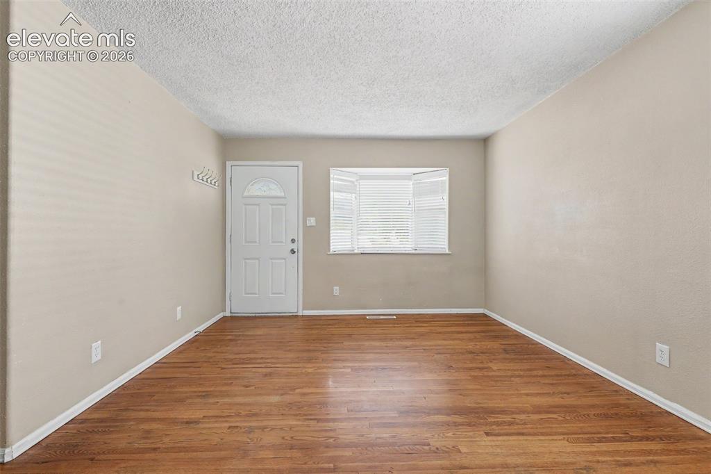 Image 9 of 34: Entry