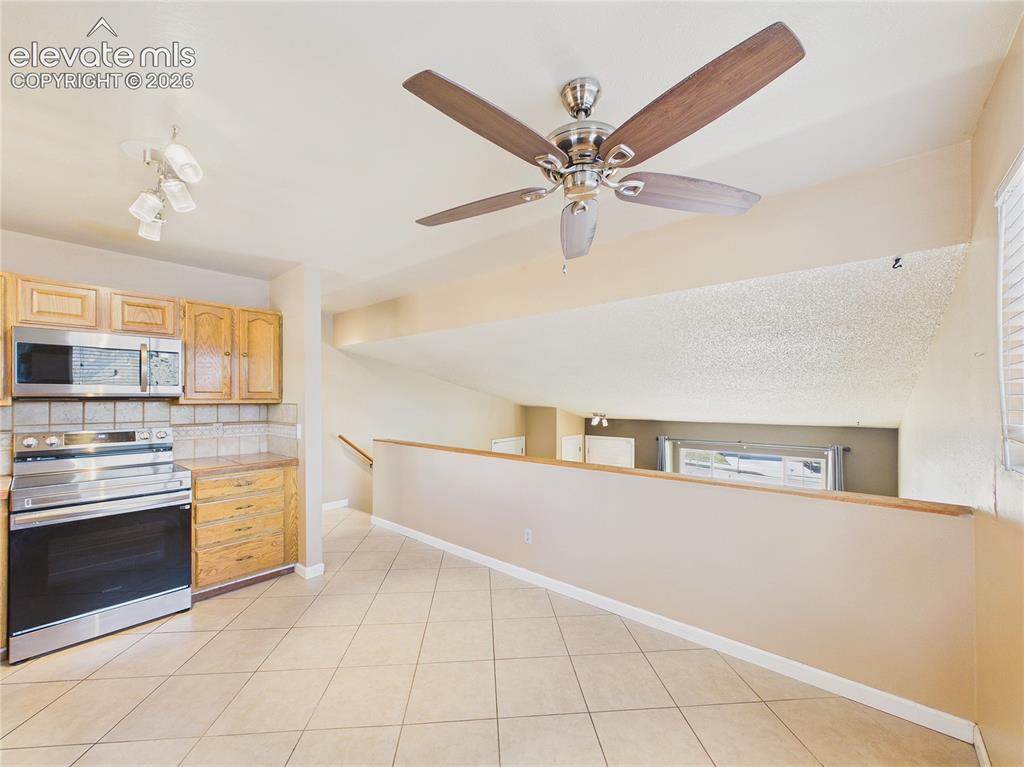 Image 17 of 46: Kitchen