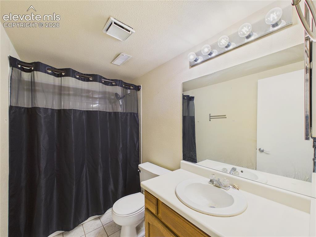 Image 33 of 46: Bathroom