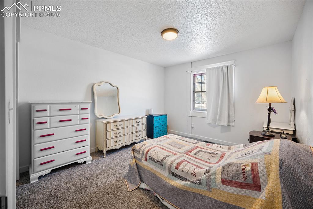 Image 10 of 36: Bedroom