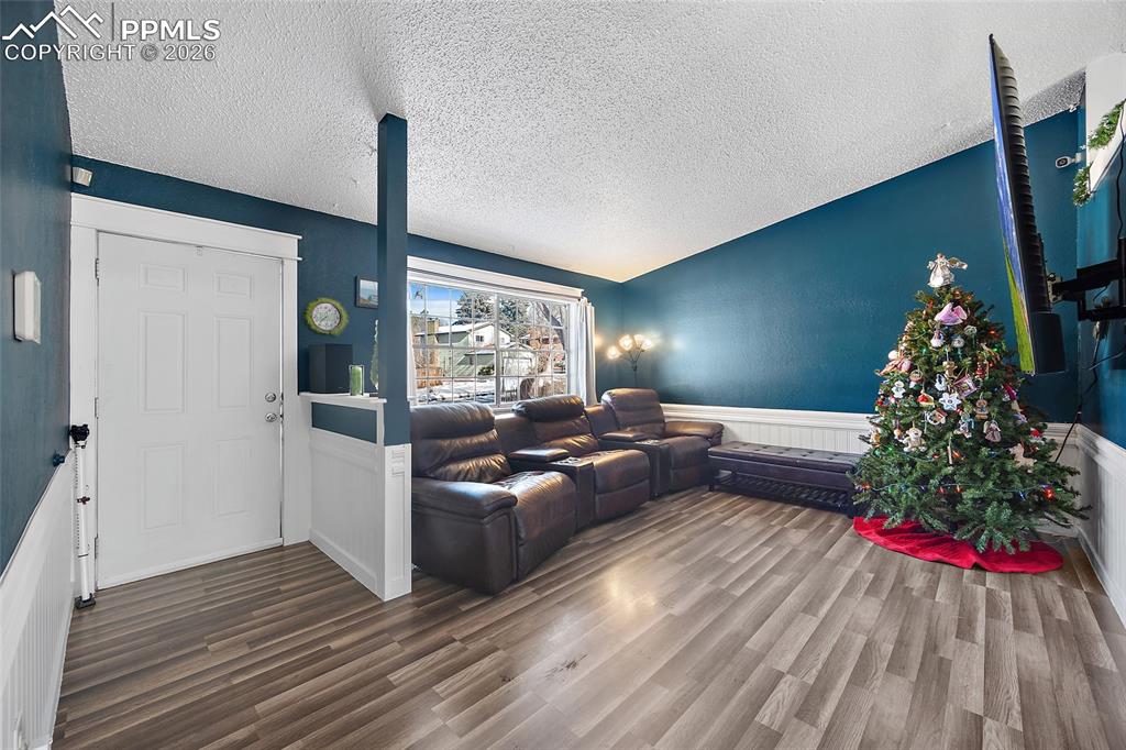 Image 16 of 36: Living Room