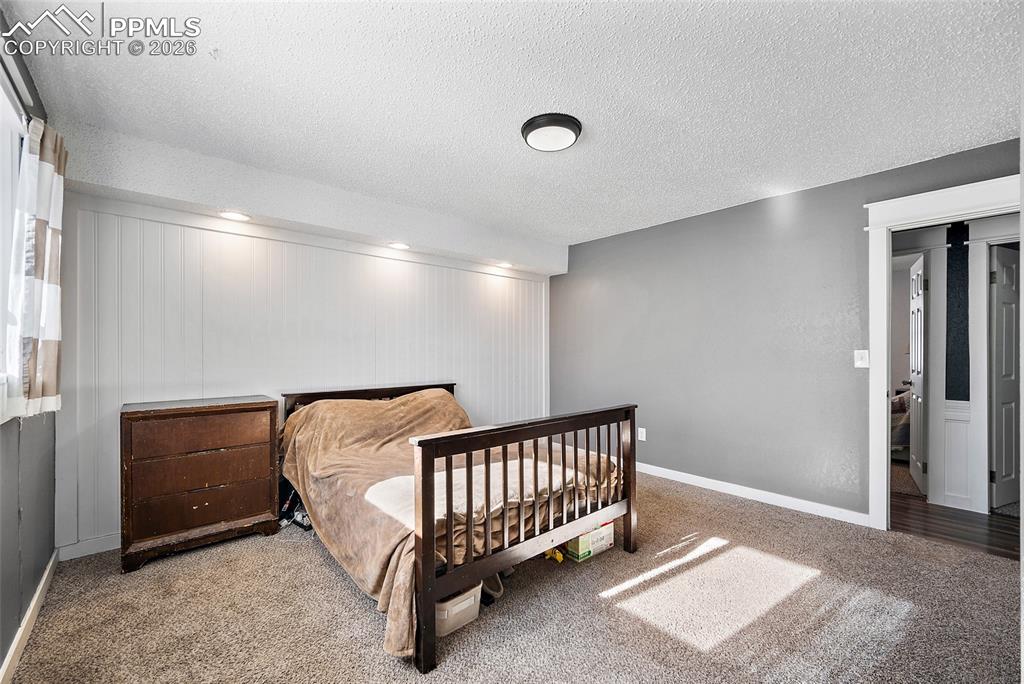 Image 7 of 36: Bedroom