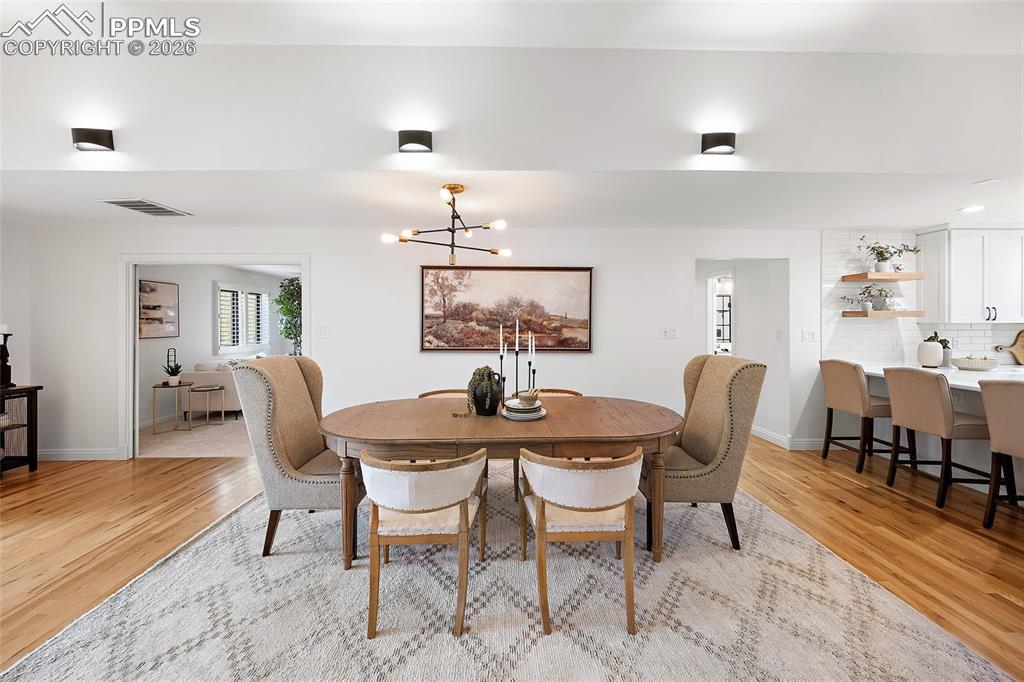 Image 12 of 46: Dining Area