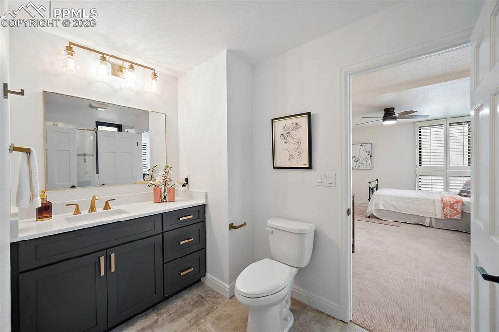 Image 26 of 46: Bathroom