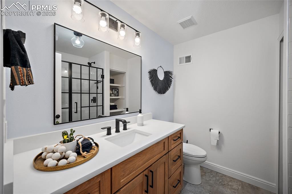 Image 27 of 46: Bathroom