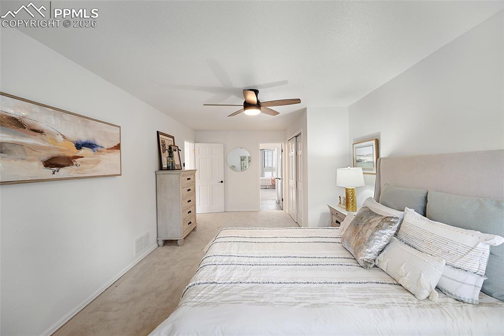 Image 28 of 46: Bedroom