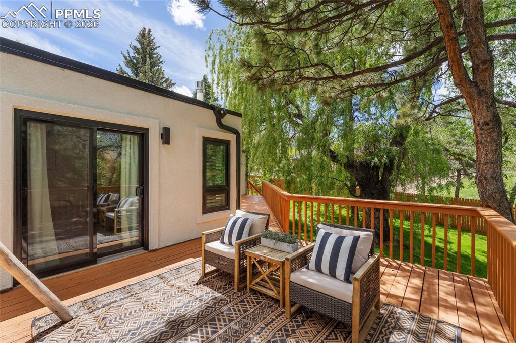 Image 30 of 46: Deck