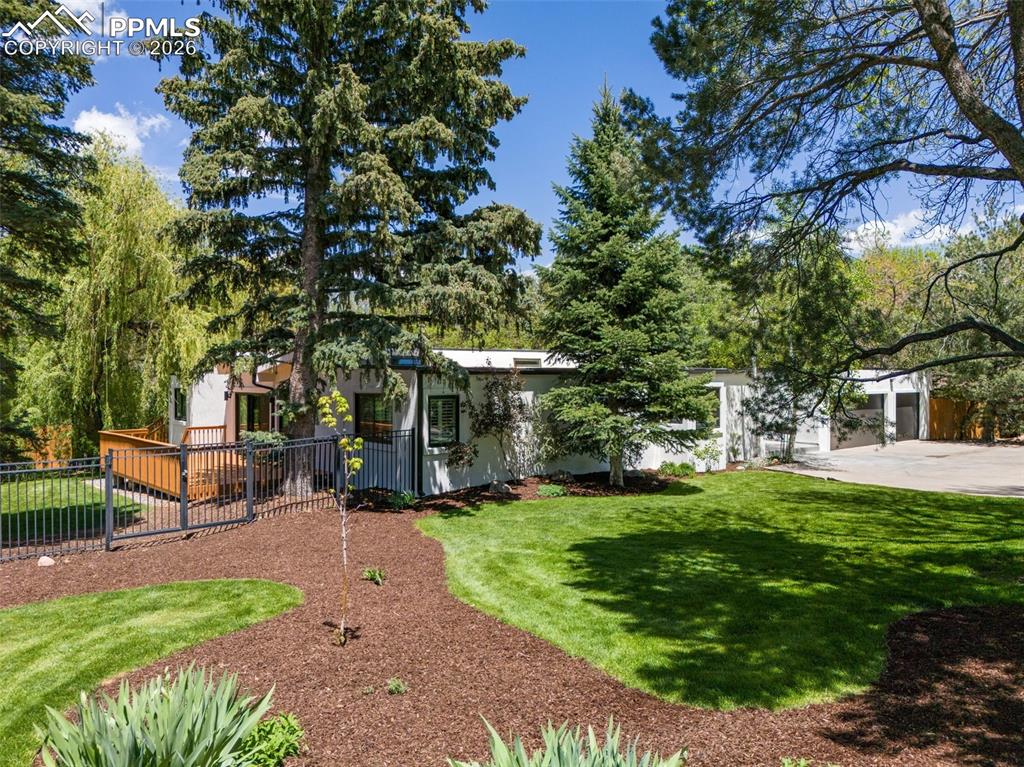 Image 39 of 46: Yard