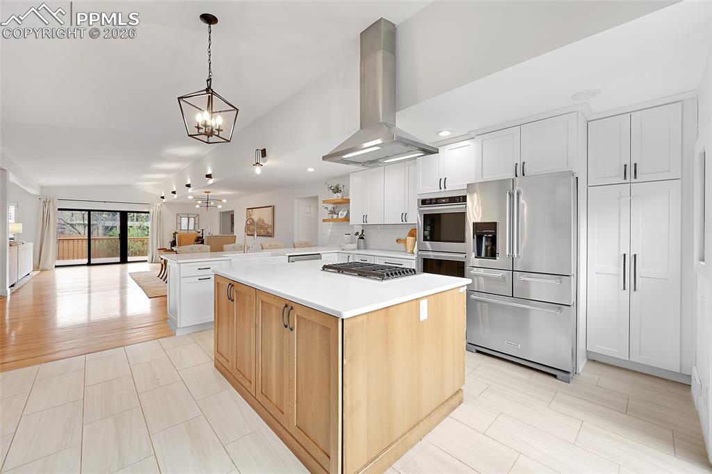 Image 4 of 46: Kitchen