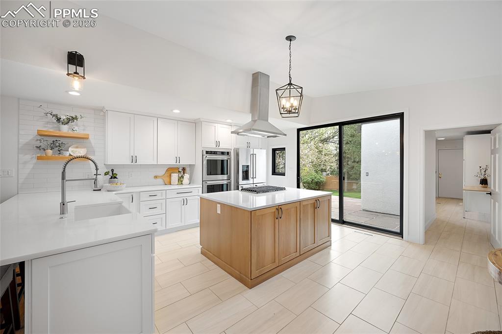 Image 5 of 46: Kitchen