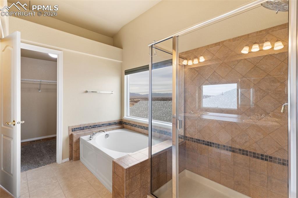 Image 16 of 49: Bathroom