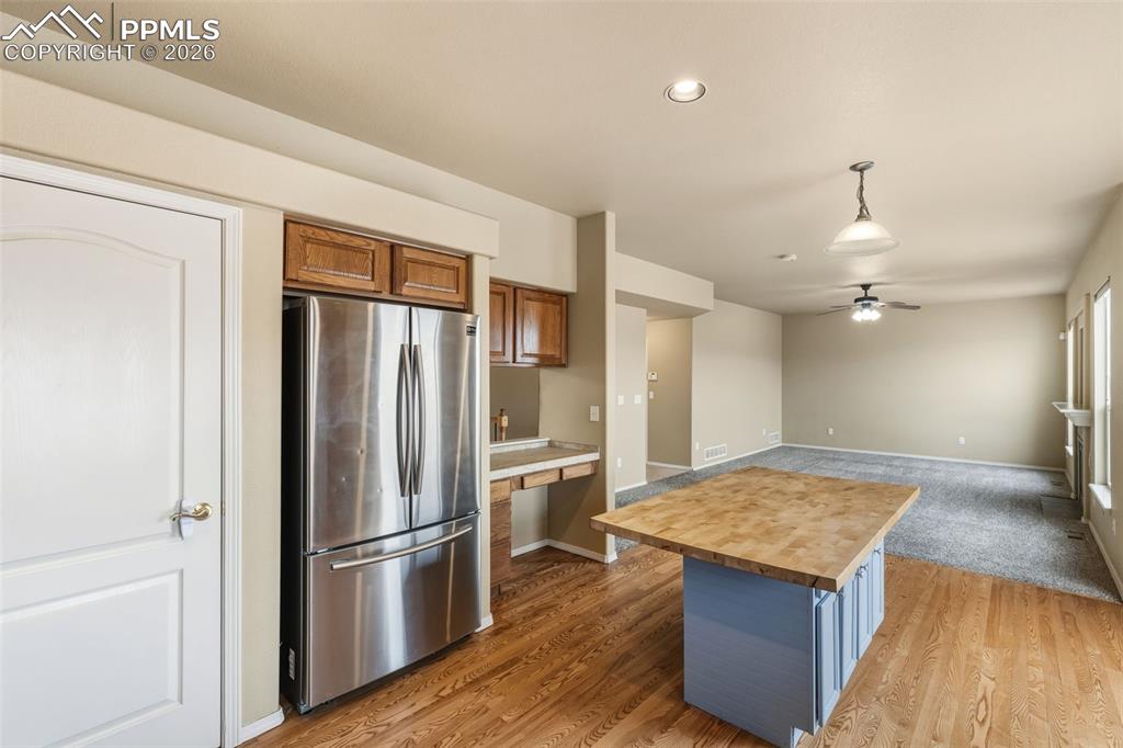 Image 6 of 49: Kitchen