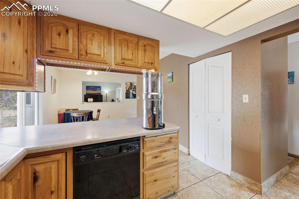 Image 10 of 39: Kitchen