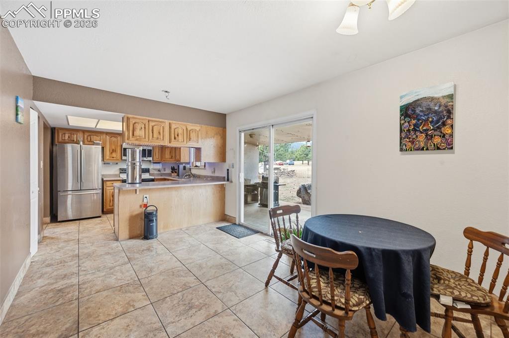 Image 7 of 39: Kitchen