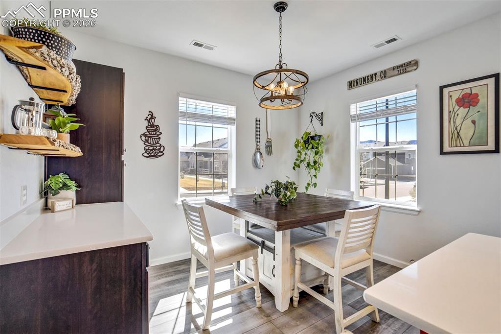 Image 11 of 36: Dining Area