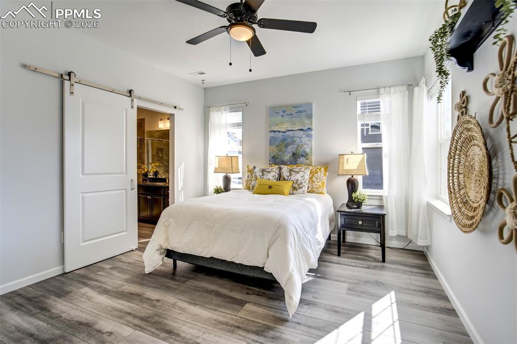 Image 14 of 36: Bedroom