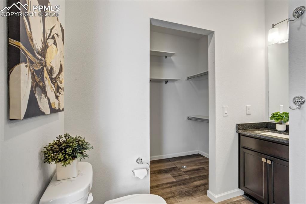 Image 18 of 36: Bathroom