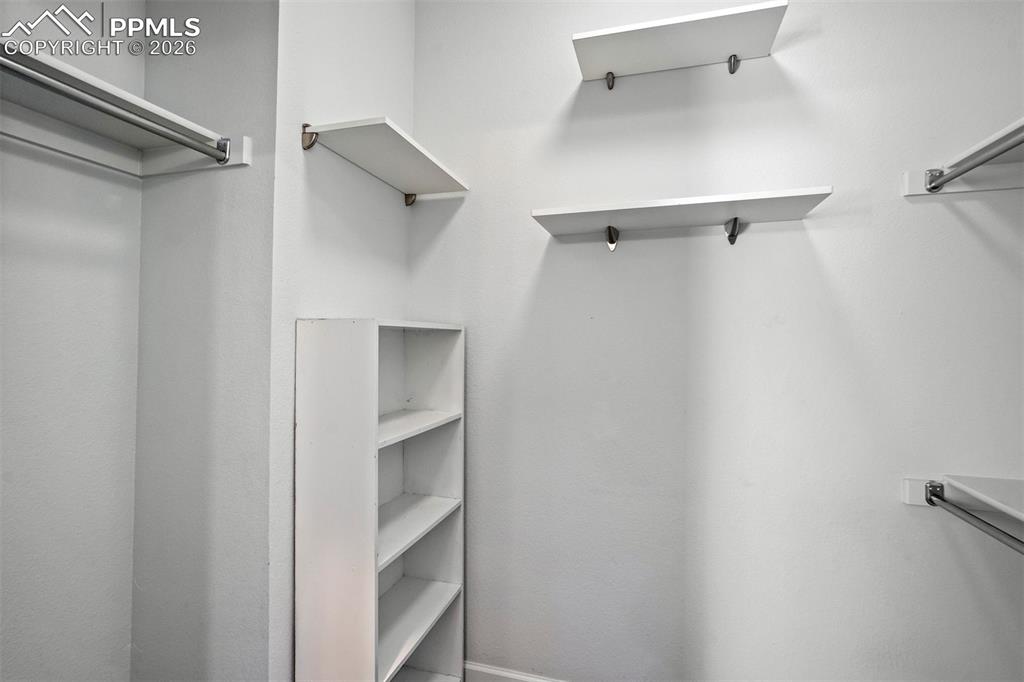 Image 19 of 36: Closet