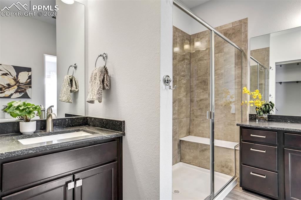 Image 20 of 36: Bathroom