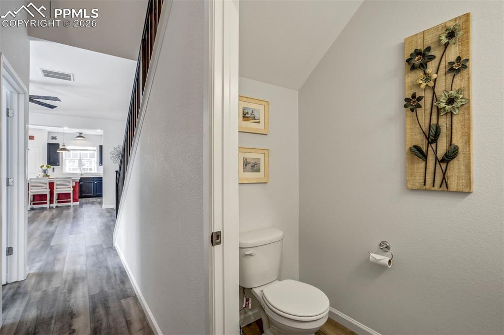 Image 22 of 36: Bathroom