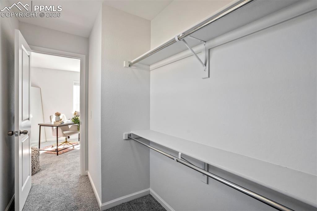 Image 28 of 36: Closet