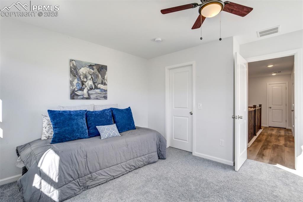 Image 31 of 36: Bedroom