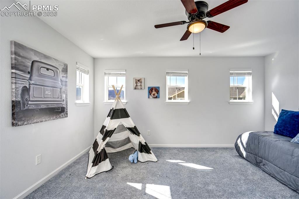 Image 32 of 36: Bedroom