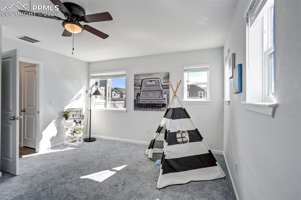 Image 33 of 36: Bedroom