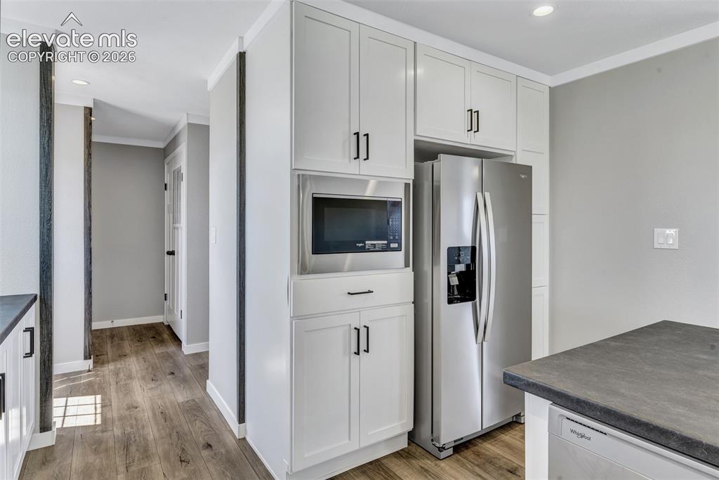 Image 10 of 35: Kitchen