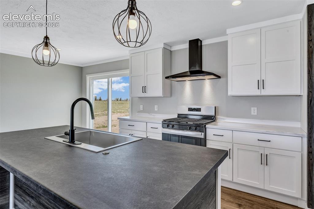 Image 6 of 35: Kitchen