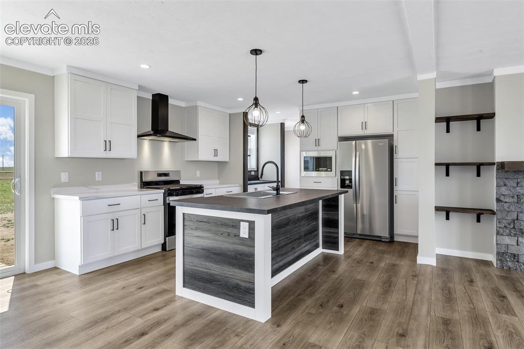 Image 9 of 35: Kitchen