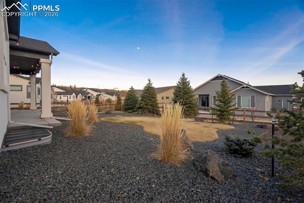 Image 44 of 48: Yard