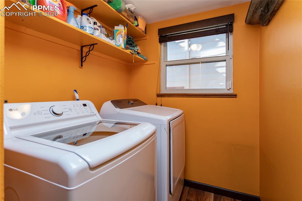 Image 27 of 50: Laundry