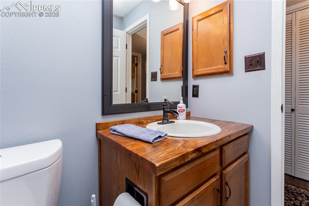 Image 32 of 50: Bathroom