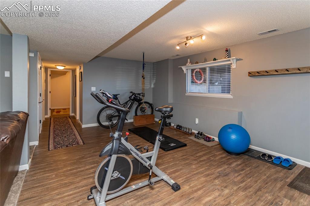 Image 33 of 50: Family Room