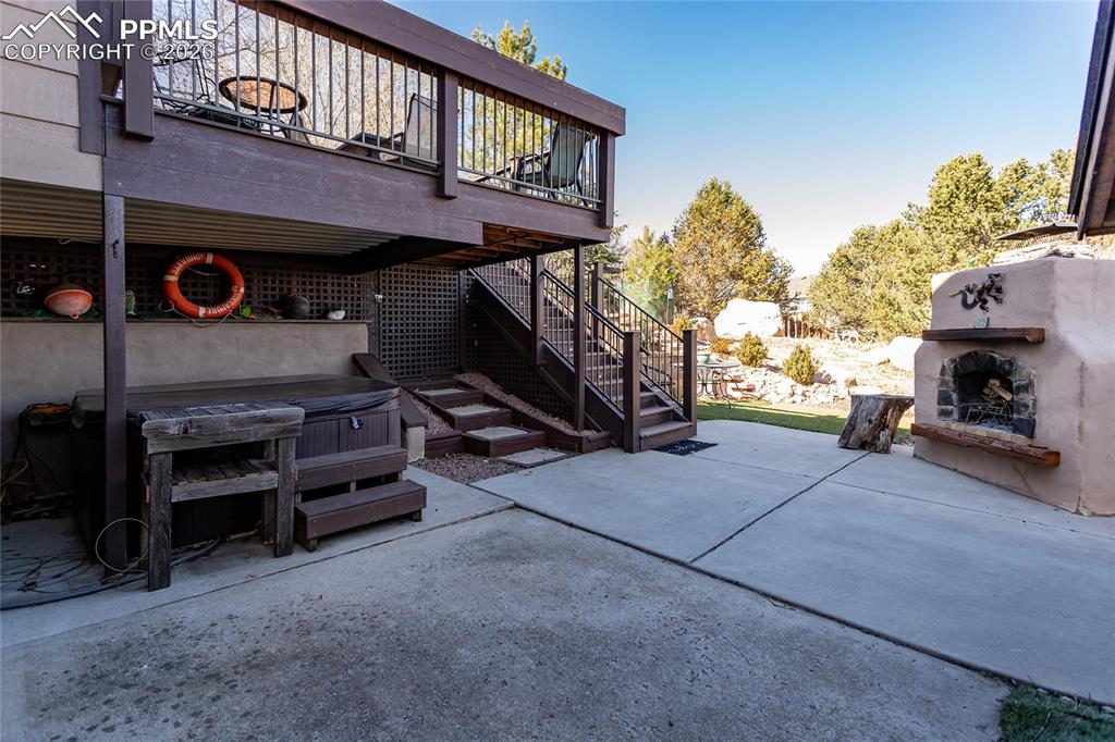 Image 41 of 50: Patio