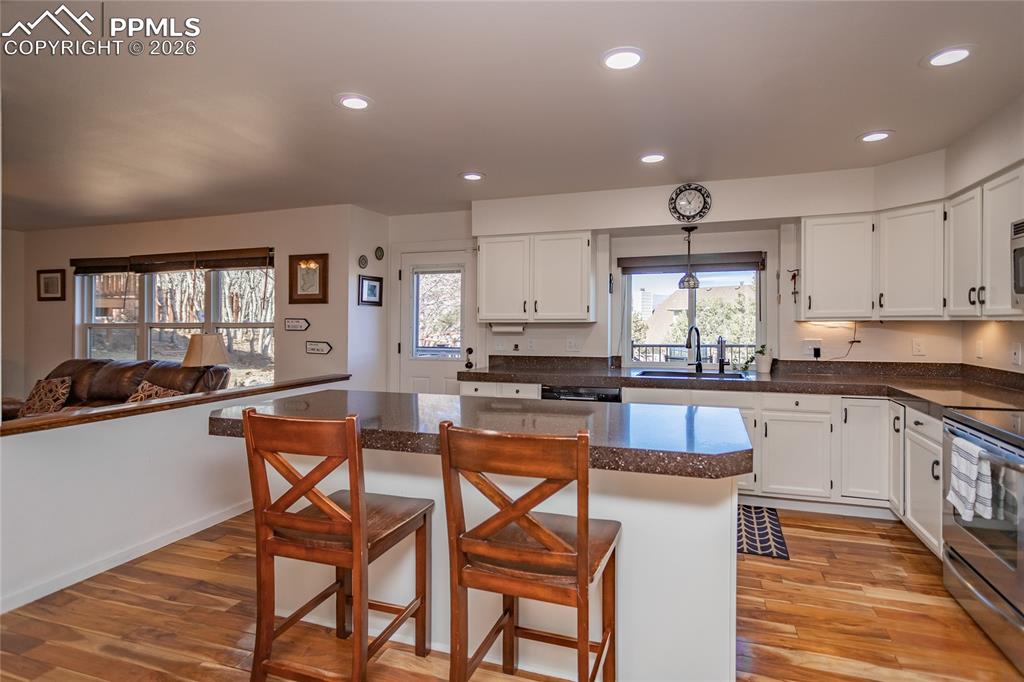 Image 8 of 50: Kitchen