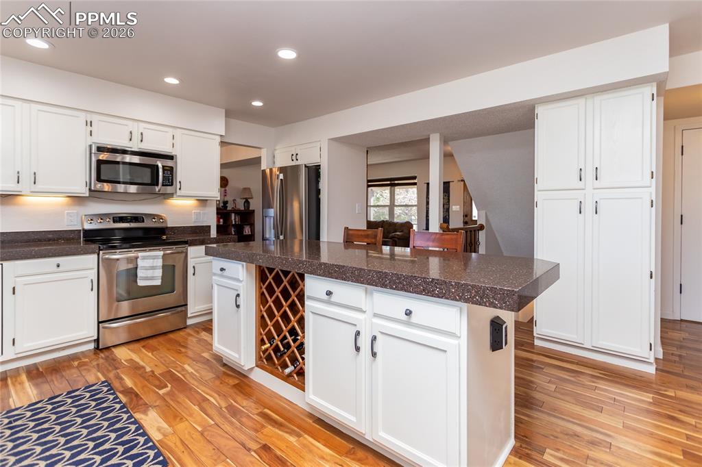 Image 9 of 50: Kitchen