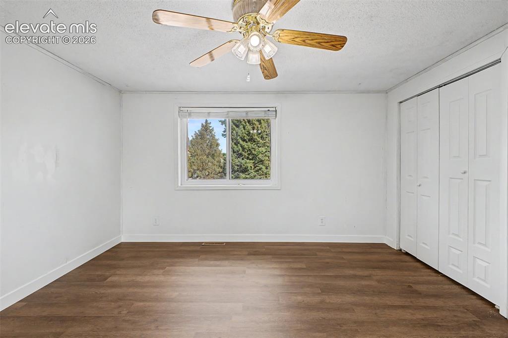 Image 16 of 32: Bedroom
