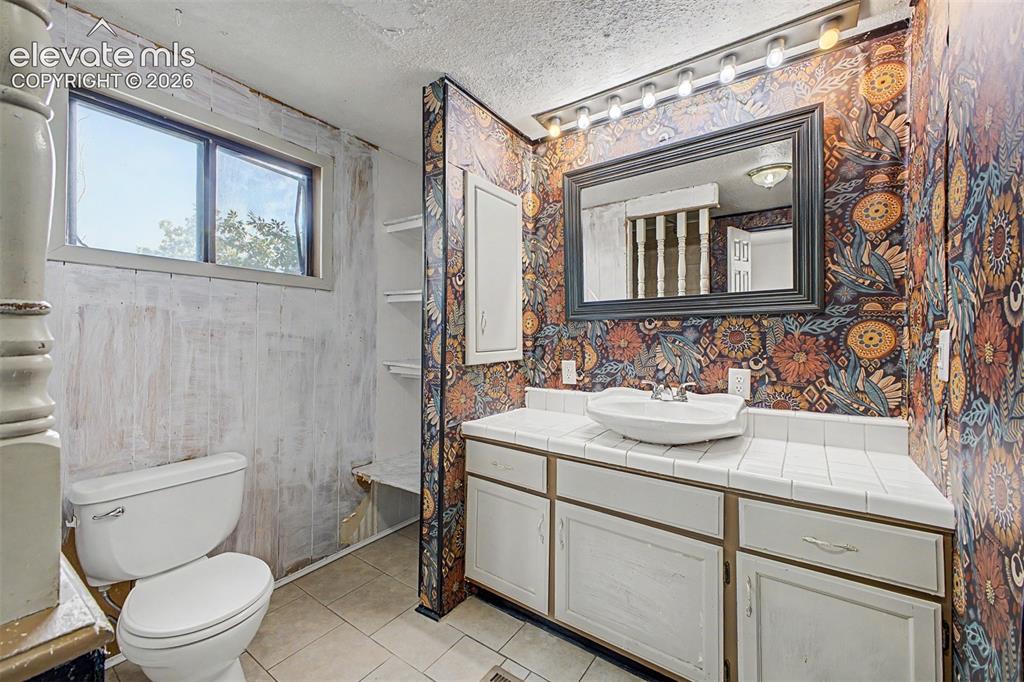 Image 22 of 32: Bathroom