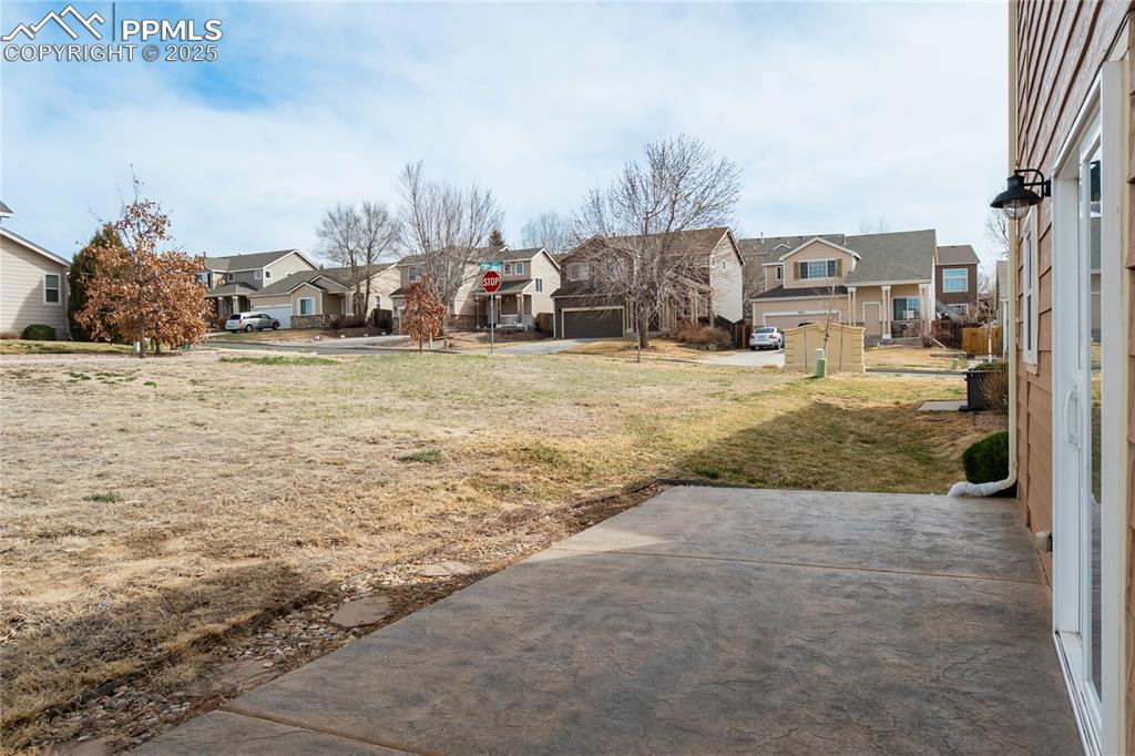 Image 27 of 30: Maintained open yard space