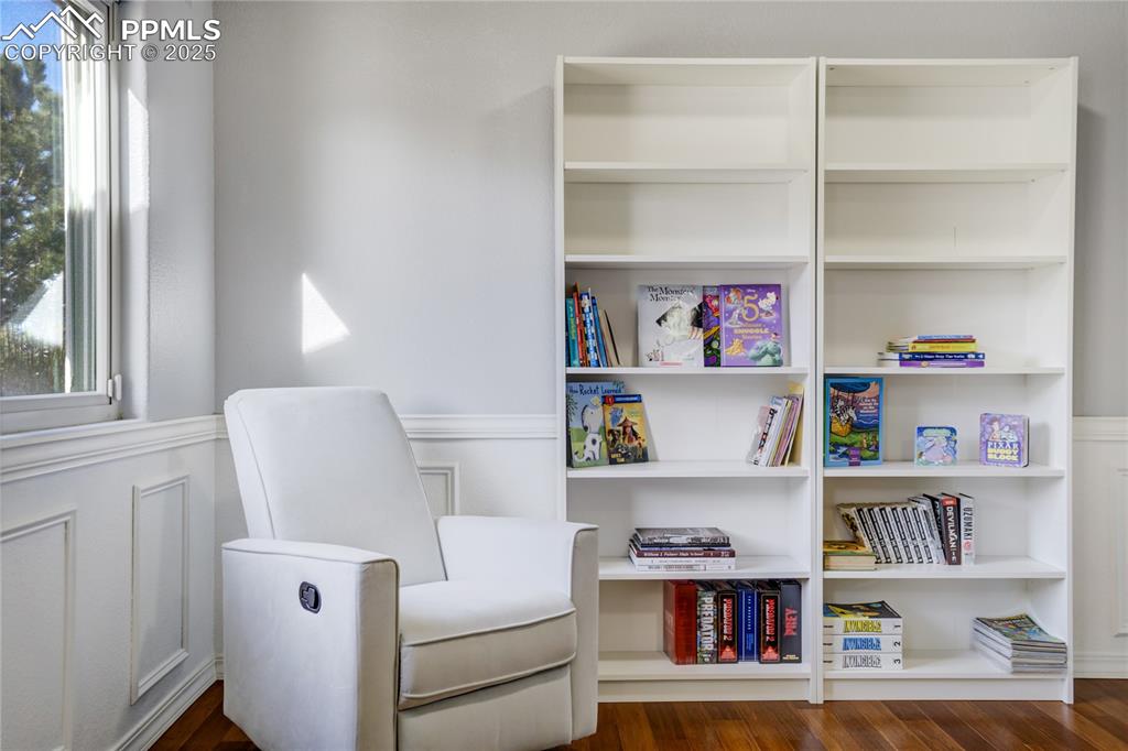 Image 3 of 30: Perfect as a study, secondary living room or private office. 