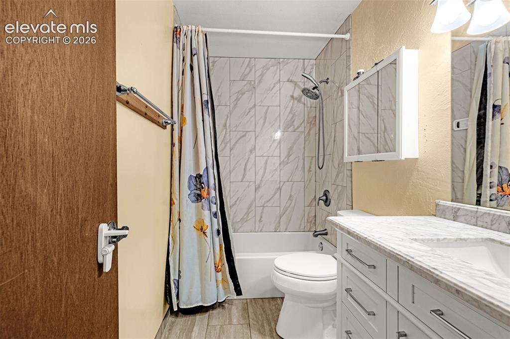 Image 10 of 38: Bathroom