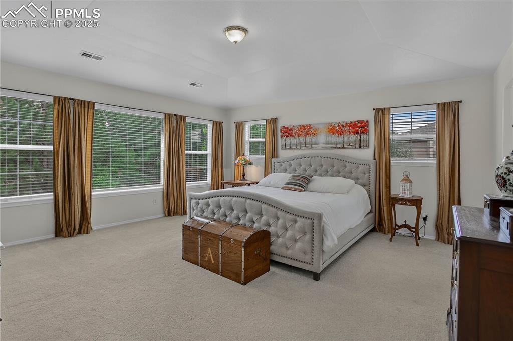 Image 15 of 35: Spacious primary suite