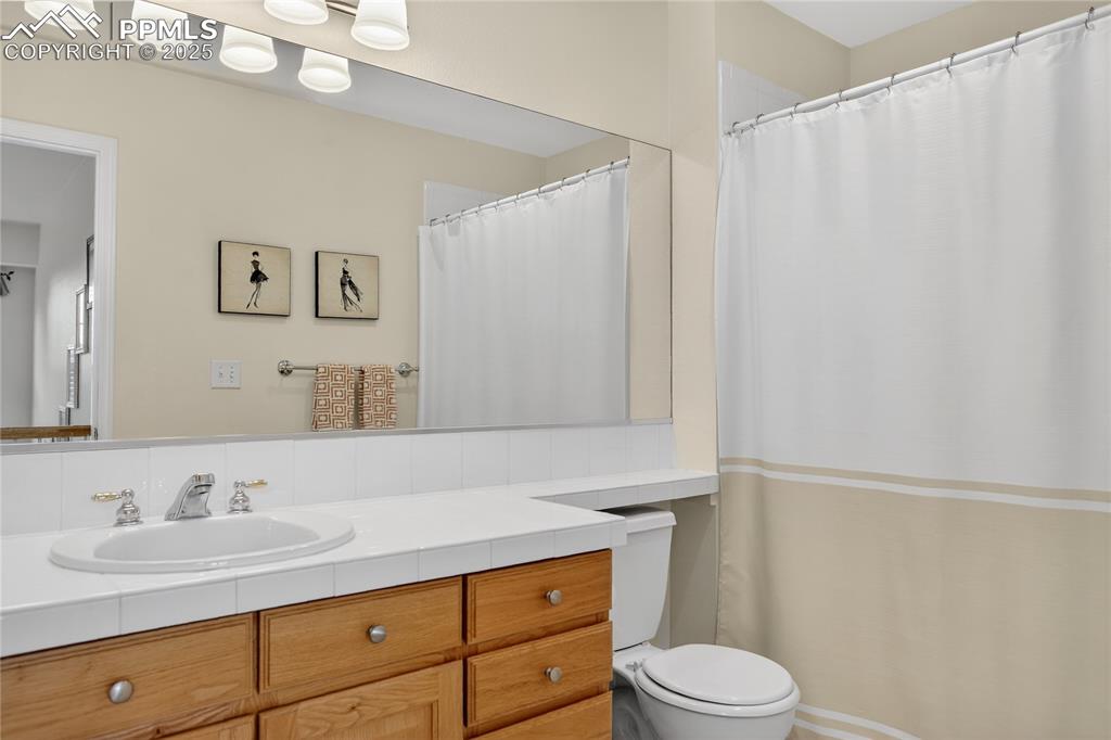 Image 20 of 35: Full bath - upper level