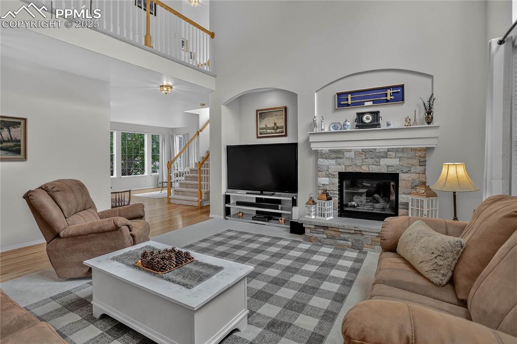 Image 7 of 35: Gas fireplace