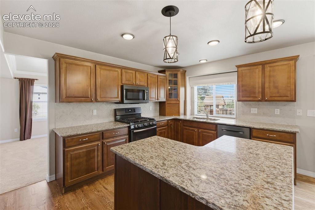 Image 10 of 46: Kitchen