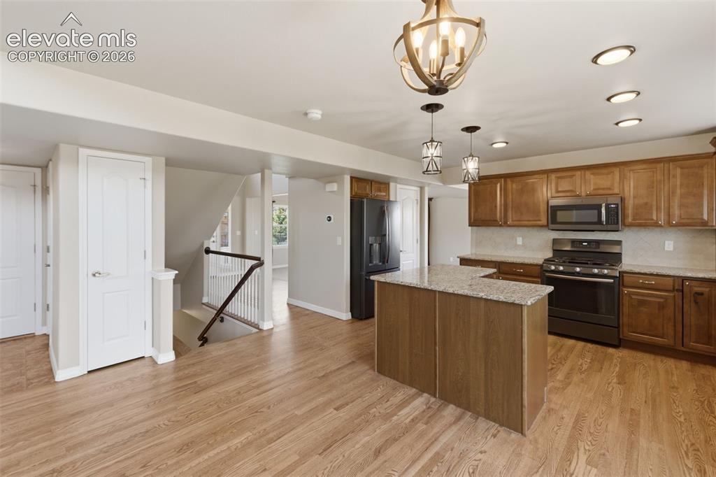 Image 15 of 46: Kitchen