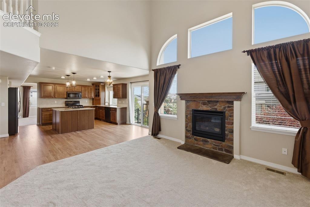 Image 19 of 46: Living Room