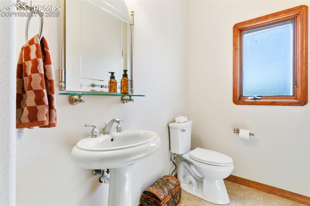 Image 20 of 45: Bathroom